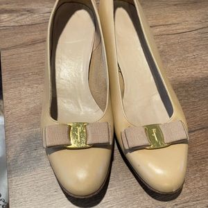 Salvatore Ferragamo Vara Bow Nude Tan Leather Flats 10